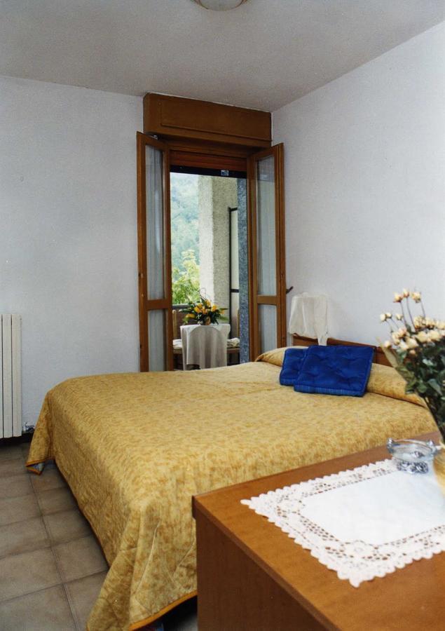 Ristorante Primula Bianca Hotel Варци Екстериор снимка