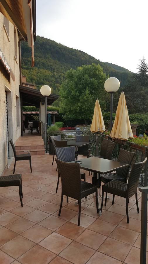 Ristorante Primula Bianca Hotel Варци Екстериор снимка