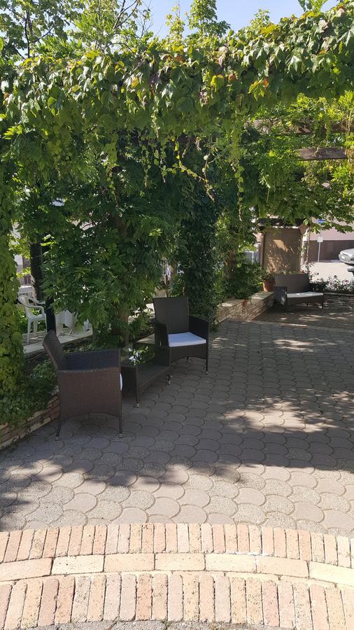 Ristorante Primula Bianca Hotel Варци Екстериор снимка