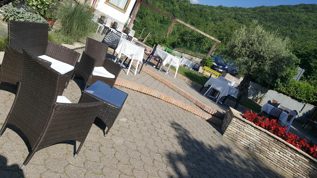 Ristorante Primula Bianca Hotel Варци Екстериор снимка