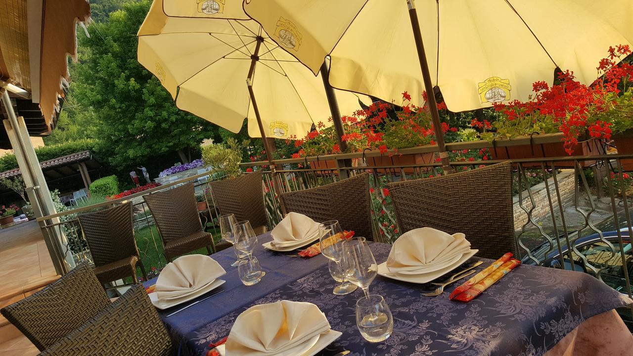 Ristorante Primula Bianca Hotel Варци Екстериор снимка