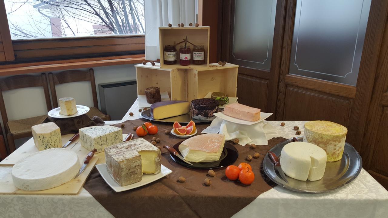Ristorante Primula Bianca Hotel Варци Екстериор снимка
