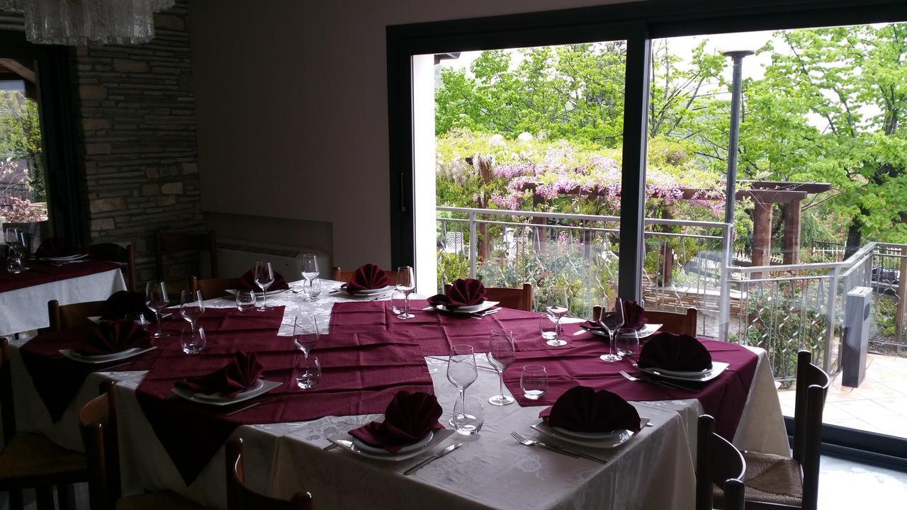 Ristorante Primula Bianca Hotel Варци Екстериор снимка